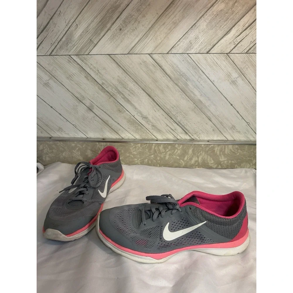 Nike Training In Season 5 Womens Running Shoes Sneakers Size 10 Gray Pink